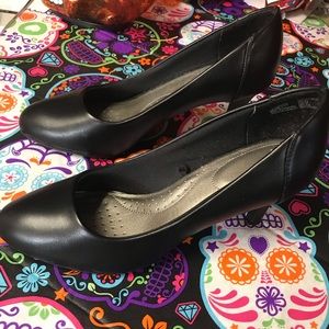 2-3” black pump